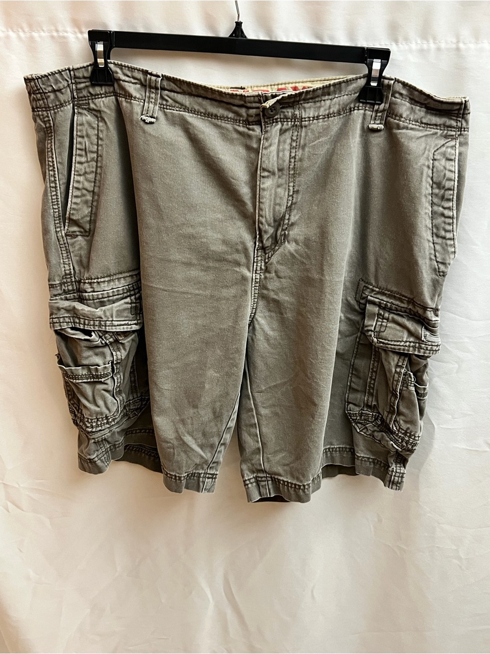 Unionbay Men’s Gray Cargo Shorts Size 42 Multi Pocket Utility